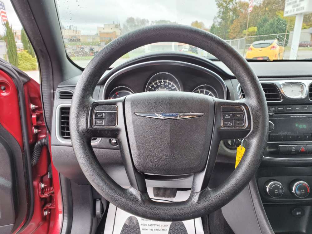 Chrysler 200 2014 Maroon