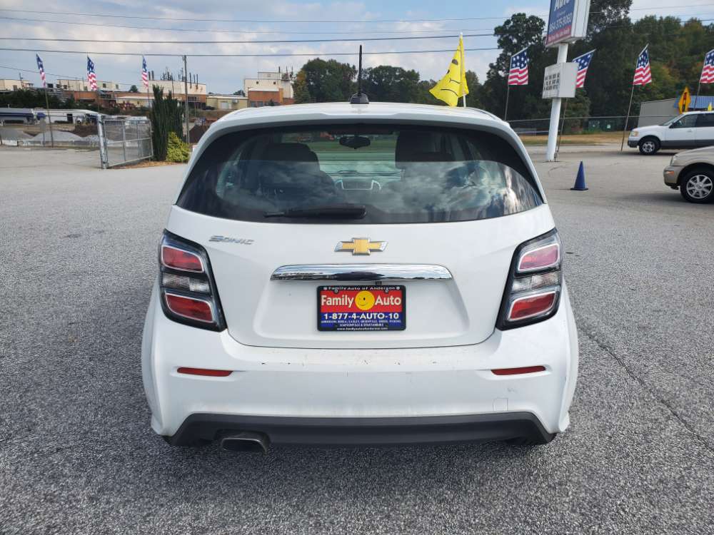 Chevrolet  2017 White